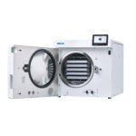 Komora sterylizacyjna autoklawu Melag Vacuclave 123 z tacami